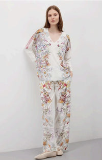Jei's C234 Oversized v-neck pullover, with 3/4 Sleeves